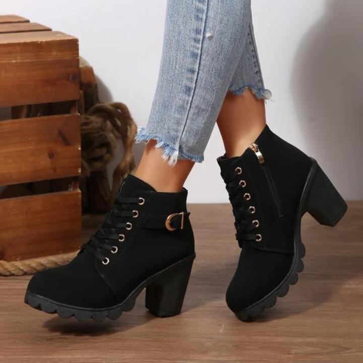 Katni | Botines elegantes gruesos con cordones y hebilla metálica.