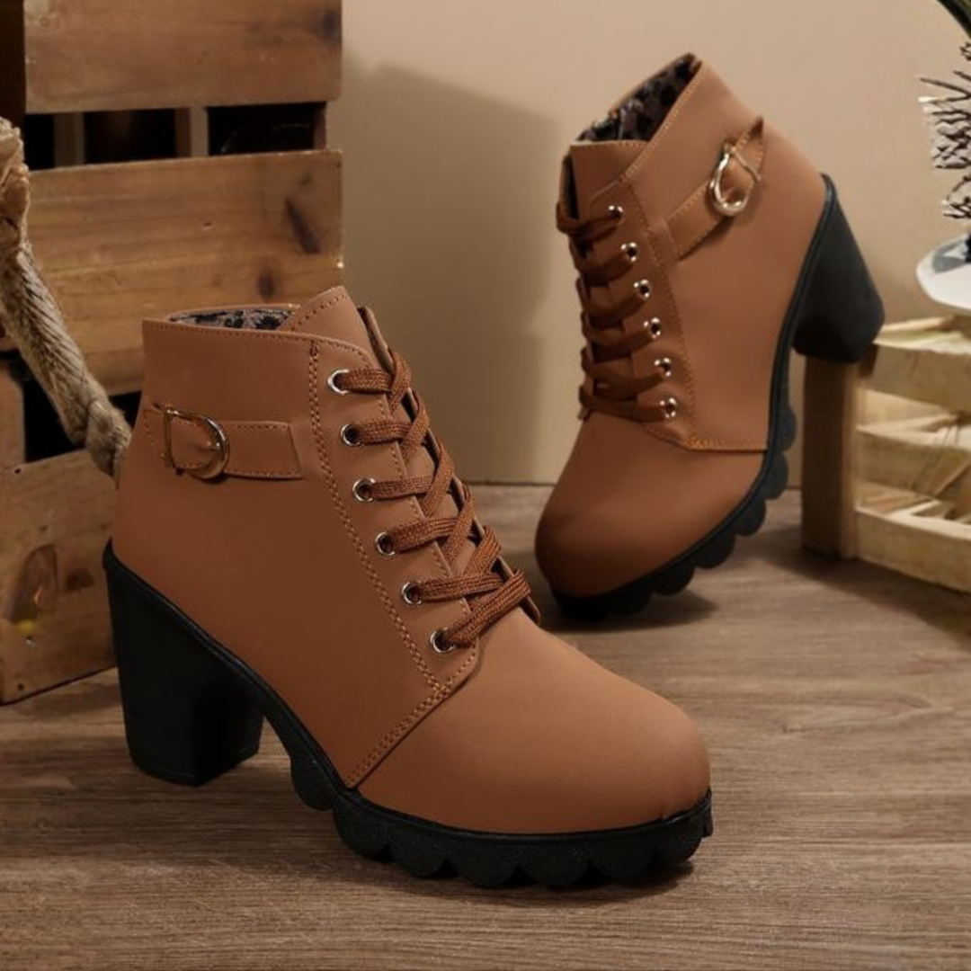 Katni | Botines elegantes gruesos con cordones y hebilla metálica.