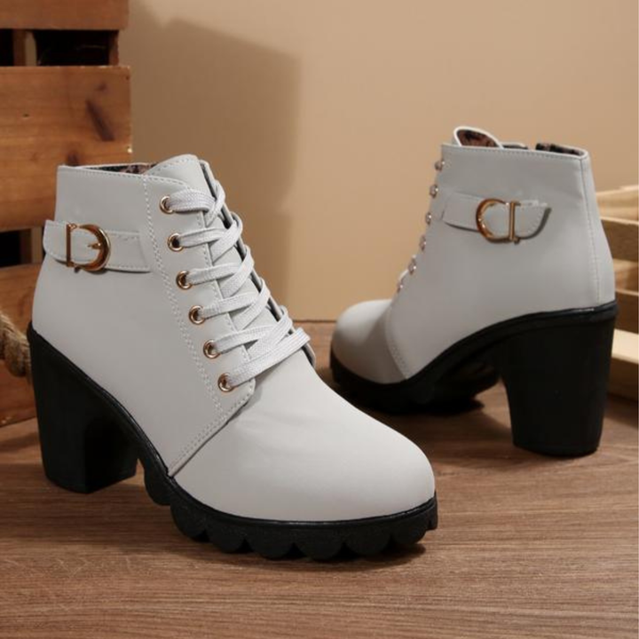 Katni | Botines elegantes gruesos con cordones y hebilla metálica.