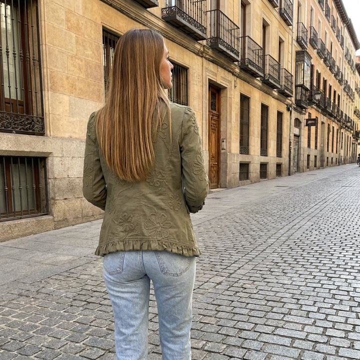 Olivia | Chaqueta con volantes bordados