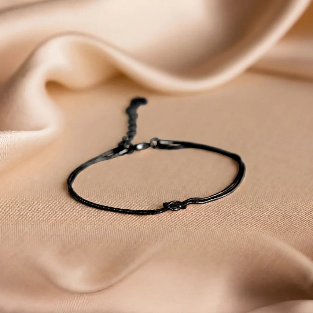 Pulsera Nudo Eterno: un regalo significativo para parejas, mejores amigos y familiares.
